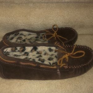 Minnetonka moccasins indoor/outdoor